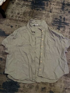 Short sleeve button up top light green